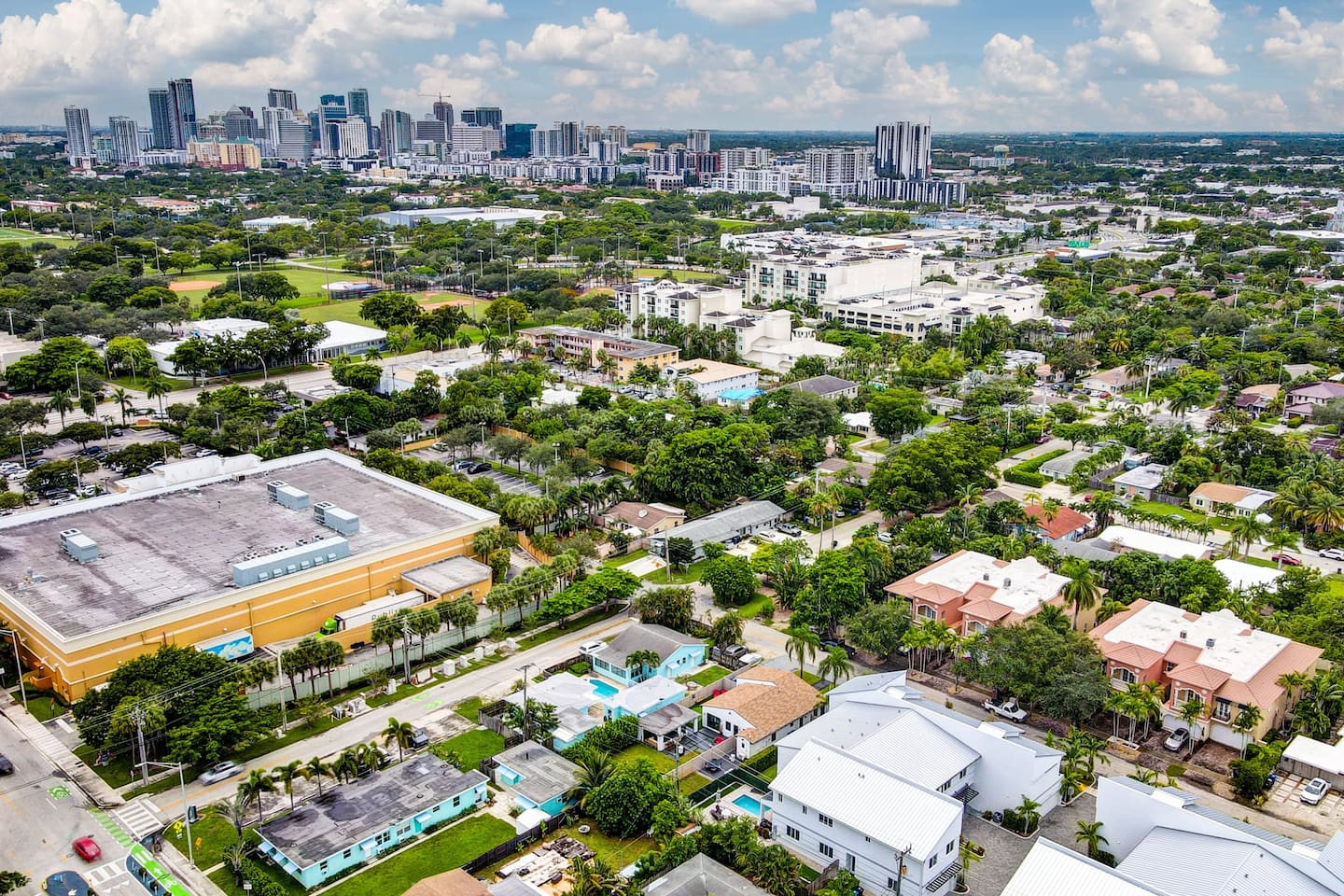 Contemporary 3BR 3 BA Duplex, Amazing Outdoor Area - Fort Lauderdale