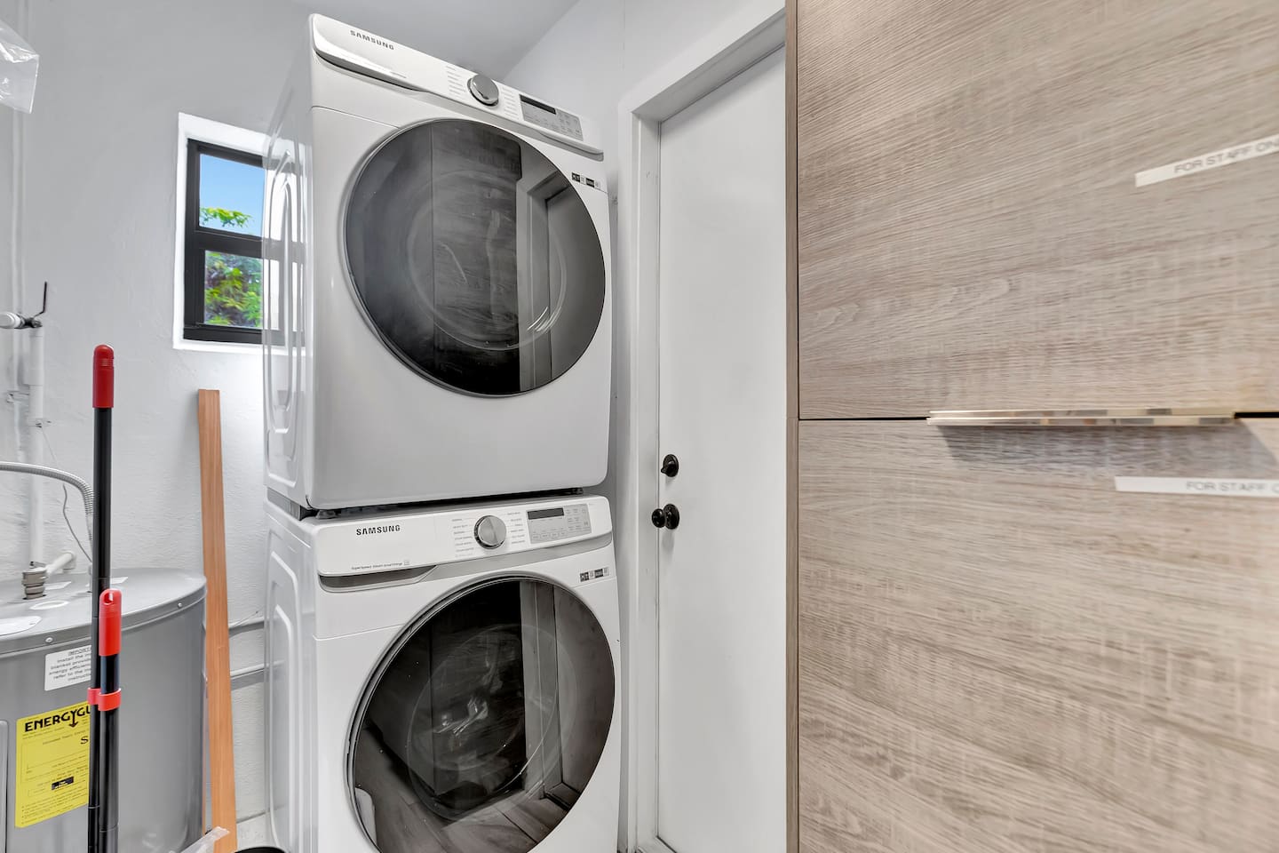 Contemporary 3BR 3 BA Duplex, Amazing Outdoor Area - Fort Lauderdale