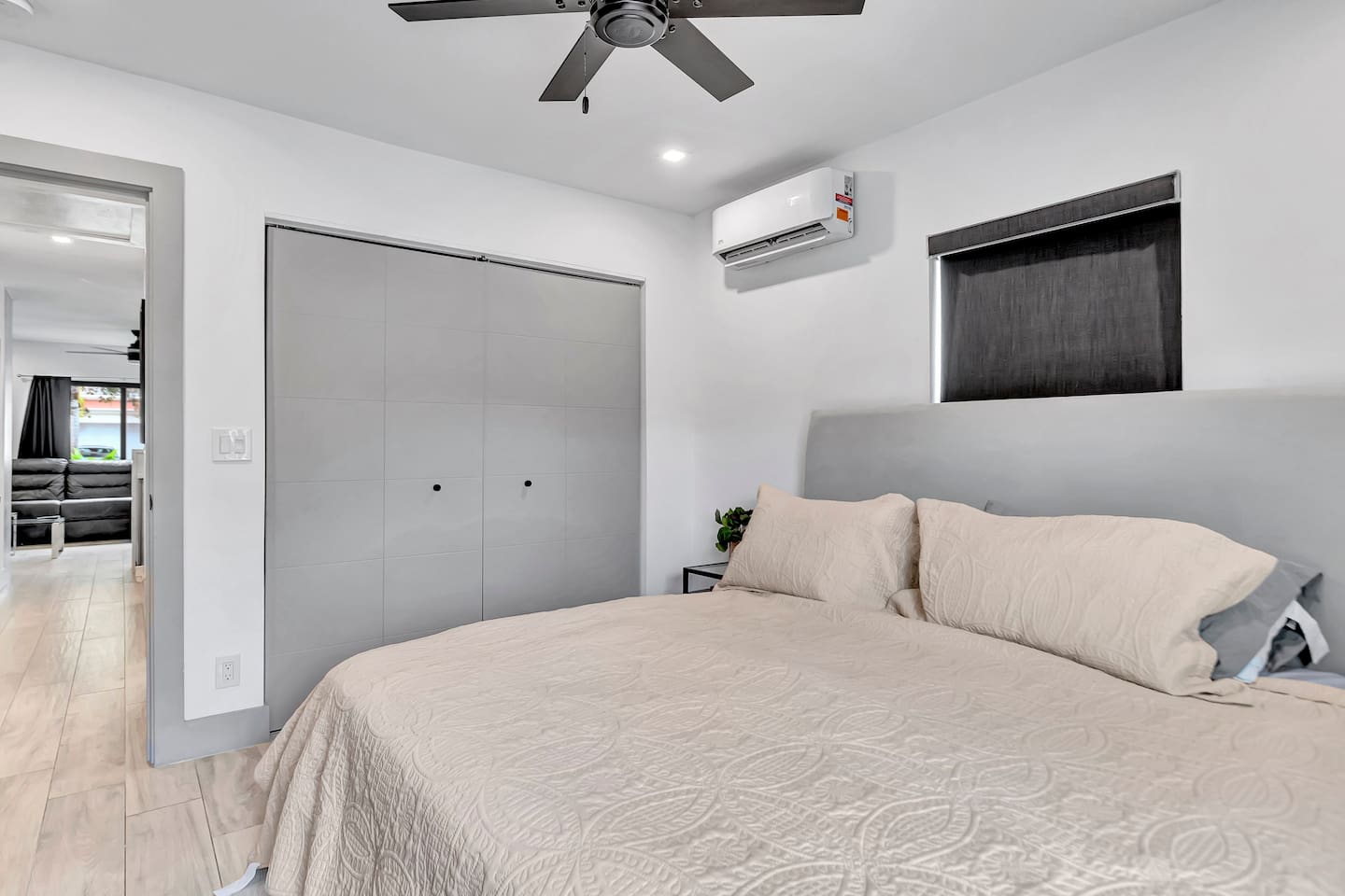 Contemporary 3BR 3 BA Duplex, Amazing Outdoor Area - Fort Lauderdale