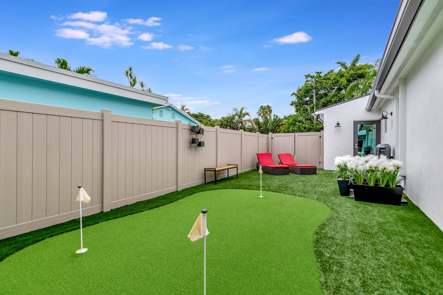 Contemporary 3BR 3 BA Duplex, Amazing Outdoor Area - Fort Lauderdale