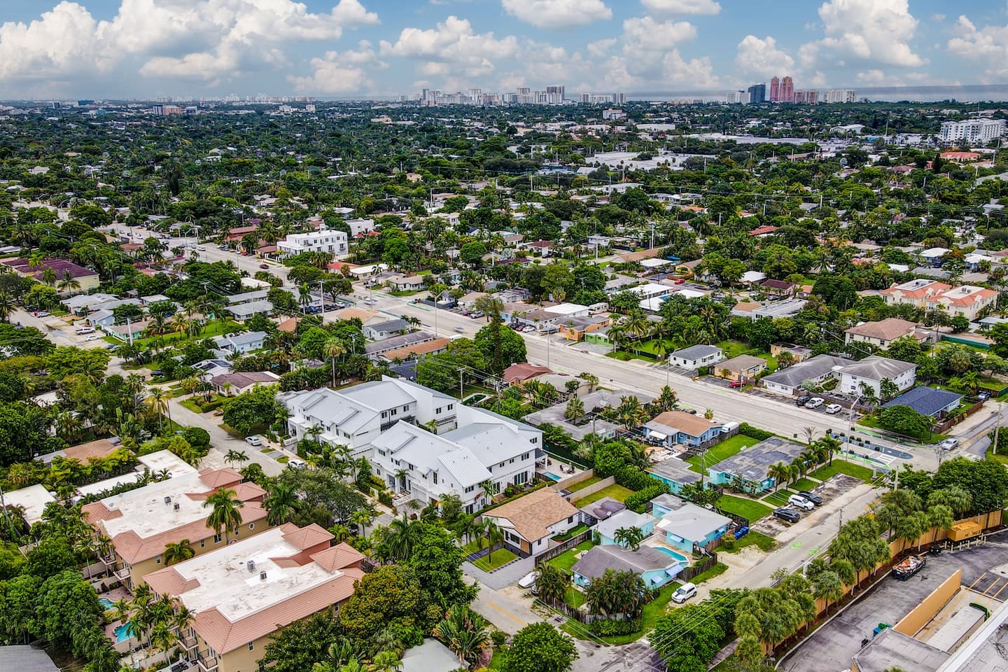 Contemporary 3BR 3 BA Duplex, Amazing Outdoor Area - Fort Lauderdale