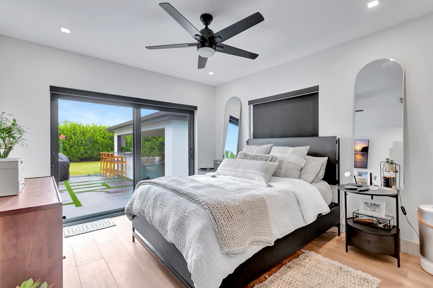 Contemporary 3BR 3 BA Duplex, Amazing Outdoor Area - Fort Lauderdale