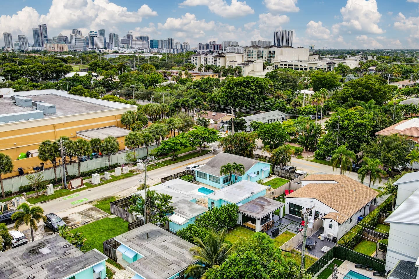 Contemporary 3BR 3 BA Duplex, Amazing Outdoor Area - Fort Lauderdale