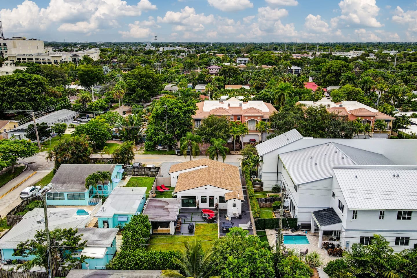 Contemporary 3BR 3 BA Duplex, Amazing Outdoor Area - Fort Lauderdale
