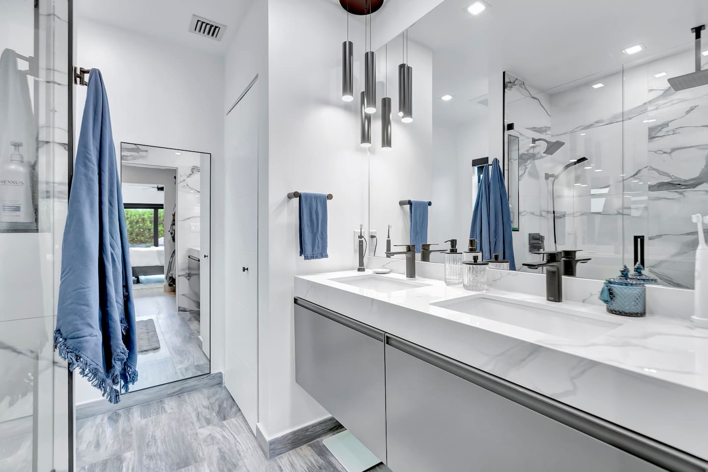 Contemporary 3BR 3 BA Duplex, Amazing Outdoor Area - Fort Lauderdale