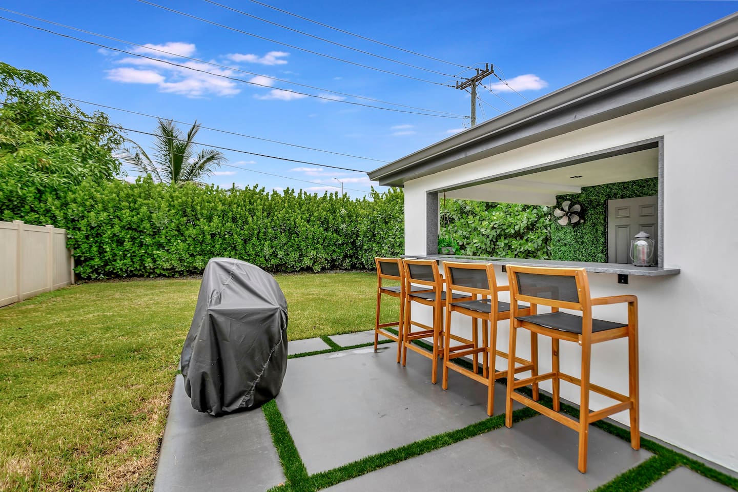 Contemporary 3BR 3 BA Duplex, Amazing Outdoor Area - Fort Lauderdale