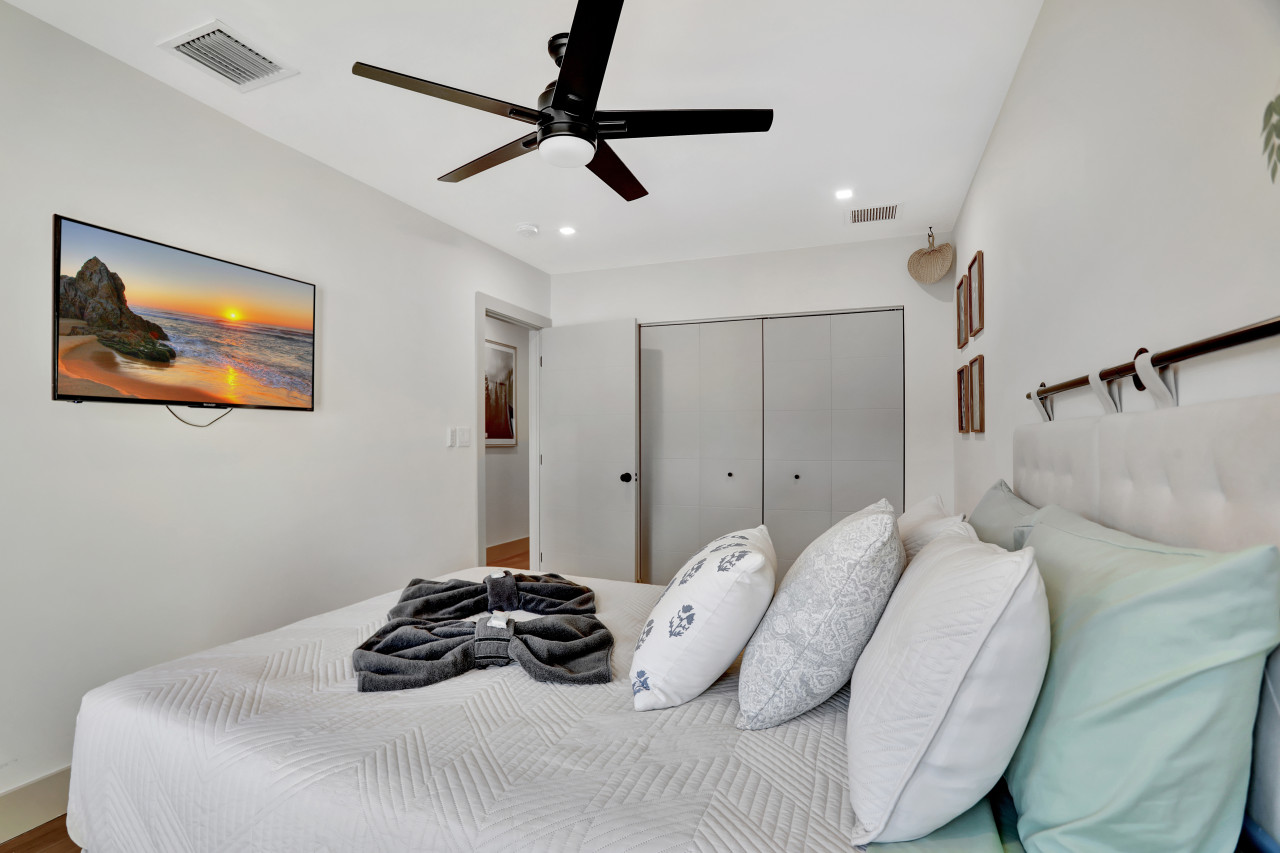 Contemporary 3BR 3 BA Duplex, Amazing Outdoor Area - Fort Lauderdale