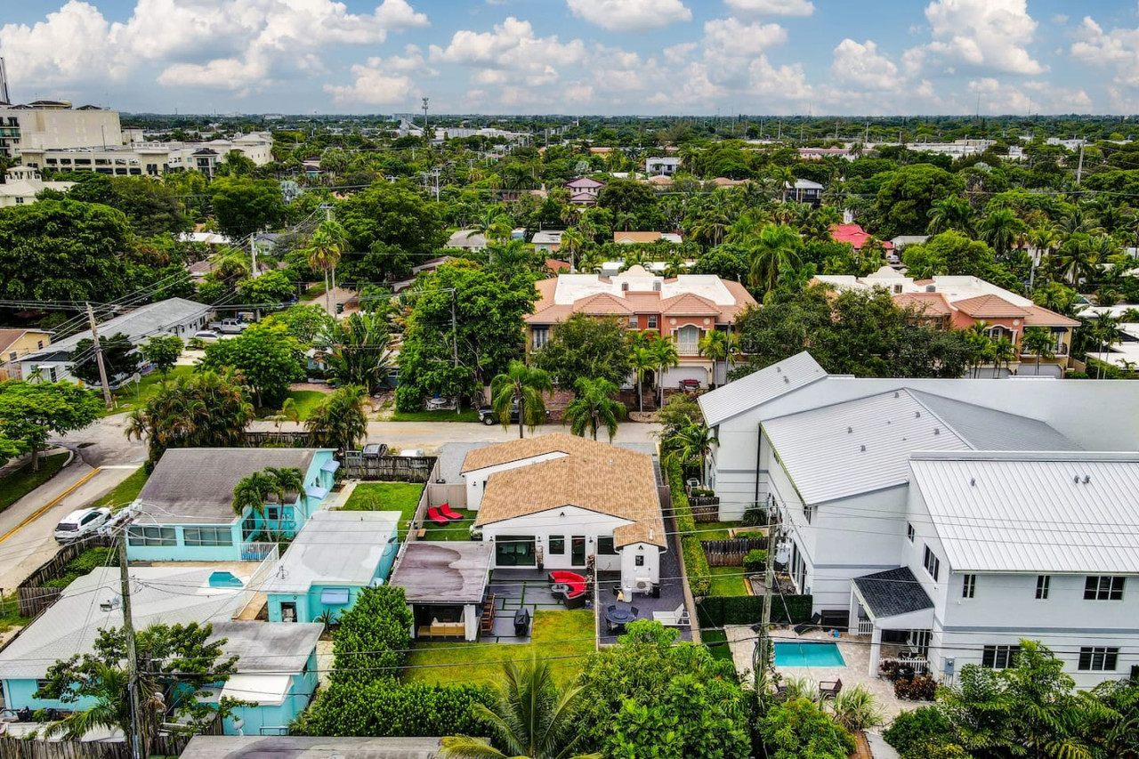 Contemporary 3BR 3 BA Duplex, Amazing Outdoor Area - Fort Lauderdale