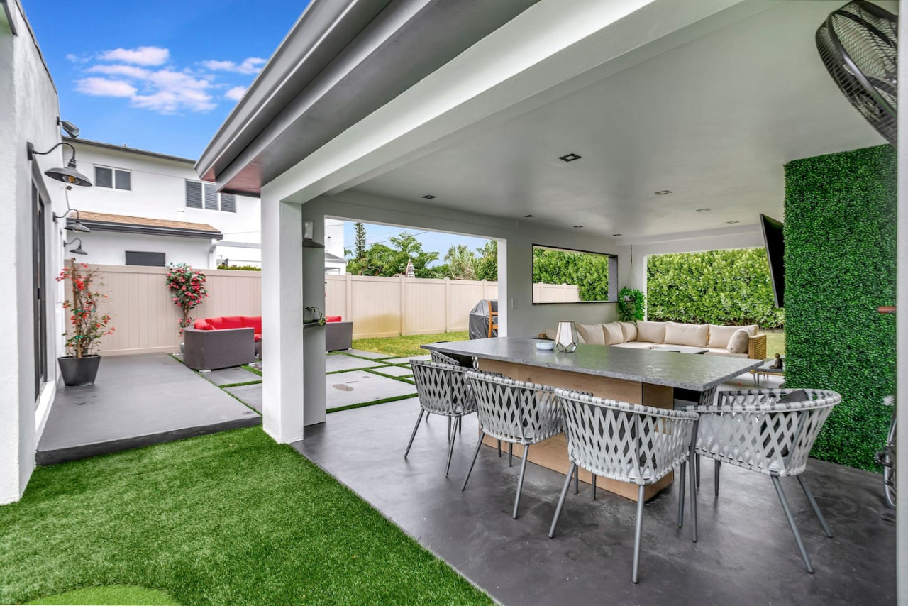 Contemporary 3BR 3 BA Duplex, Amazing Outdoor Area - Fort Lauderdale