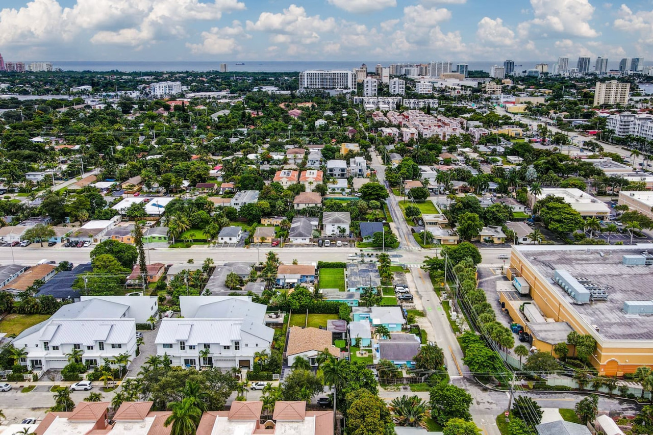 Contemporary 3BR 3 BA Duplex, Amazing Outdoor Area - Fort Lauderdale