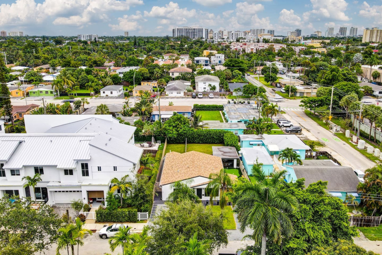 Contemporary 3BR 3 BA Duplex, Amazing Outdoor Area - Fort Lauderdale
