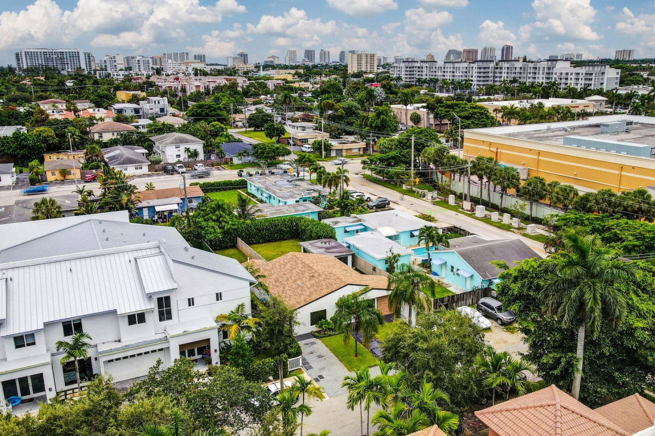 Contemporary 3BR 3 BA Duplex, Amazing Outdoor Area - Fort Lauderdale