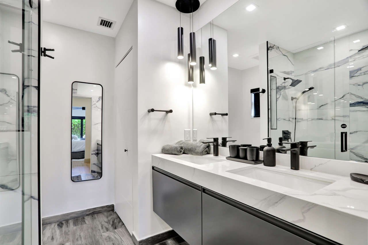 Contemporary 3BR 3 BA Duplex, Amazing Outdoor Area - Fort Lauderdale