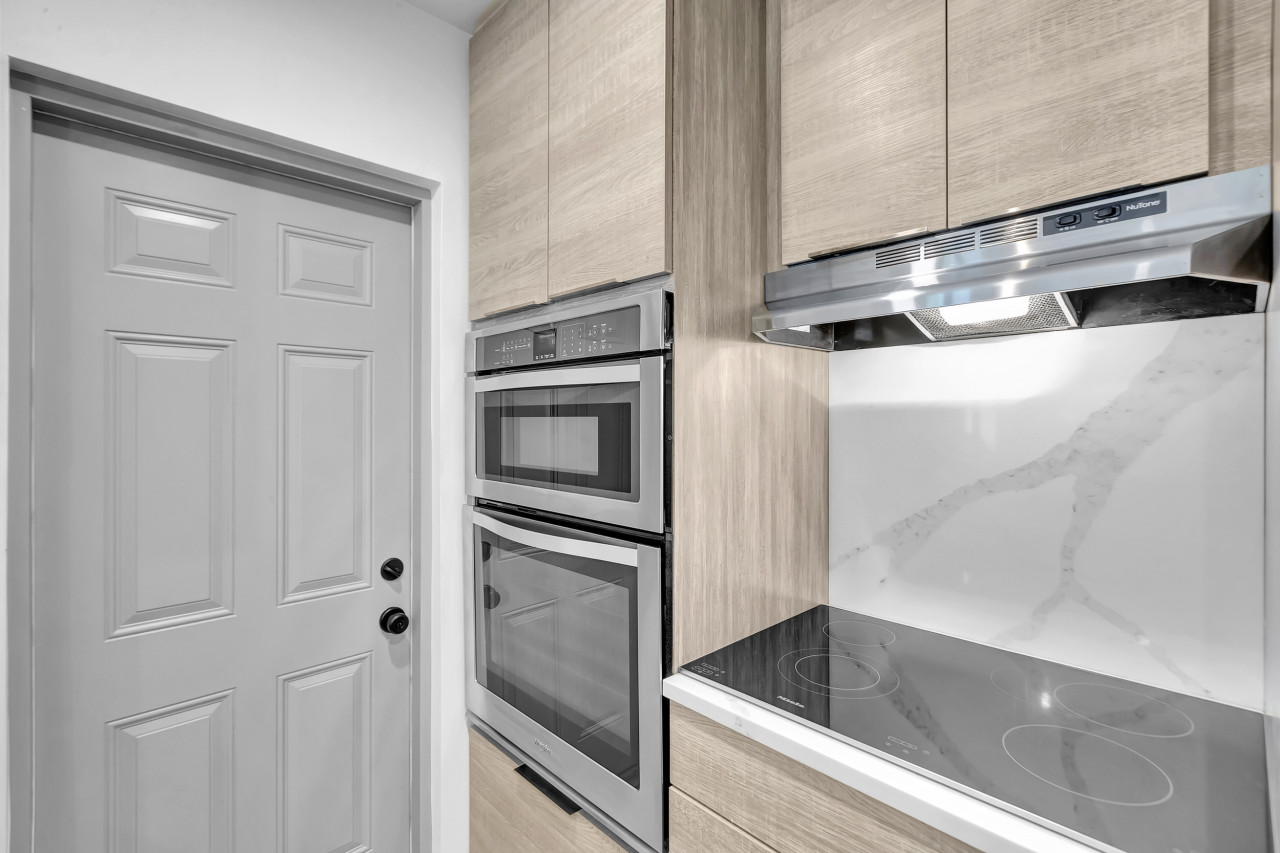 Contemporary 3BR 3 BA Duplex, Amazing Outdoor Area - Fort Lauderdale