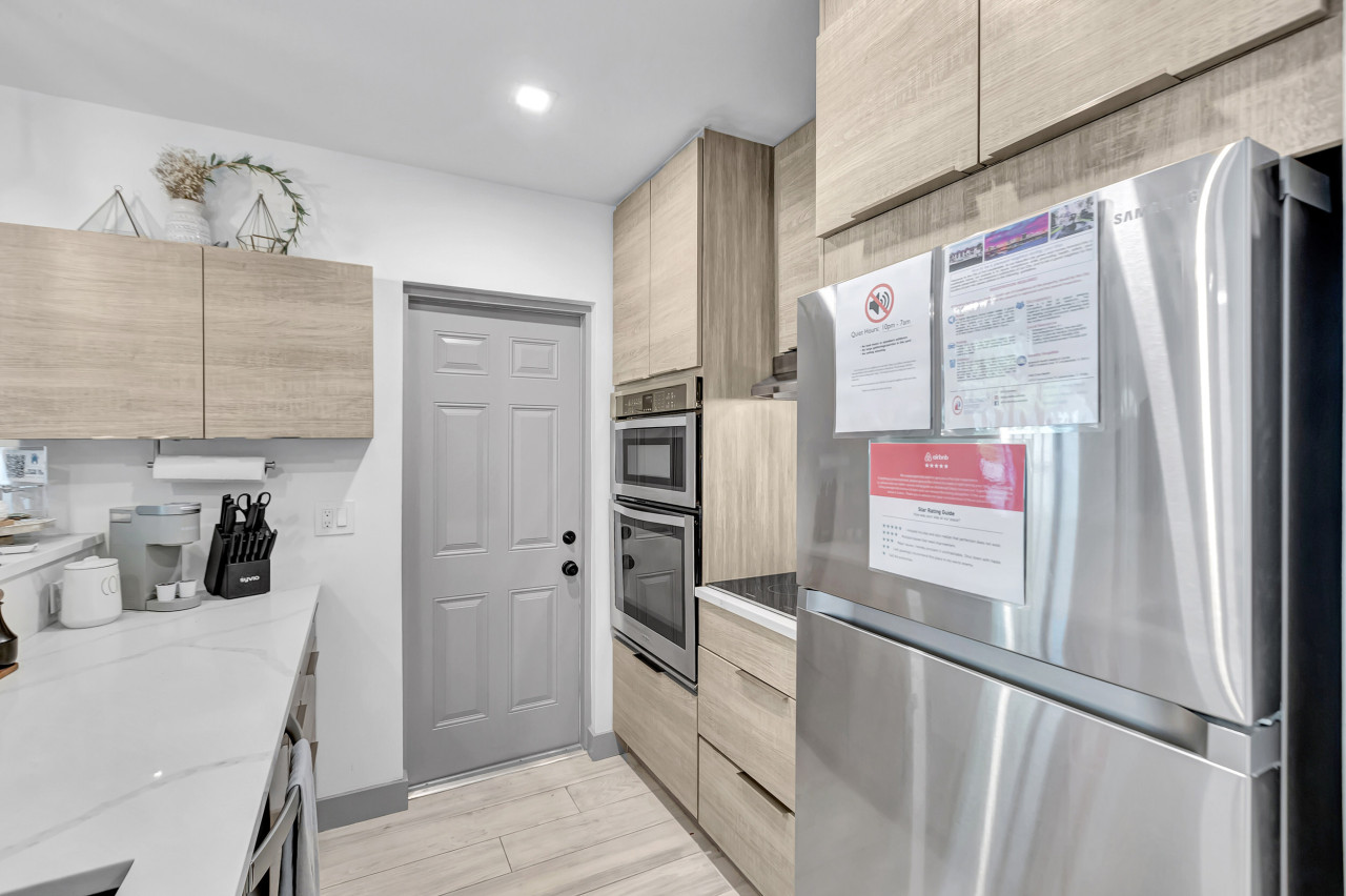 Contemporary 3BR 3 BA Duplex, Amazing Outdoor Area - Fort Lauderdale