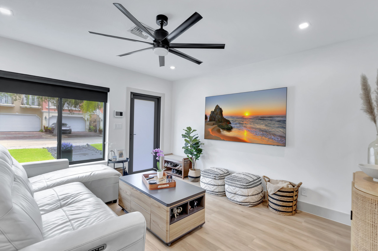 Contemporary 3BR 3 BA Duplex, Amazing Outdoor Area - Fort Lauderdale