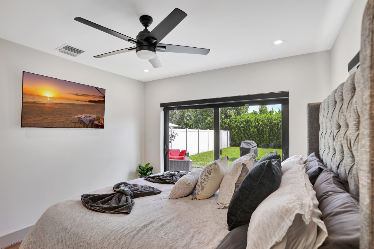 Contemporary 3BR 3 BA Duplex, Amazing Outdoor Area - Fort Lauderdale