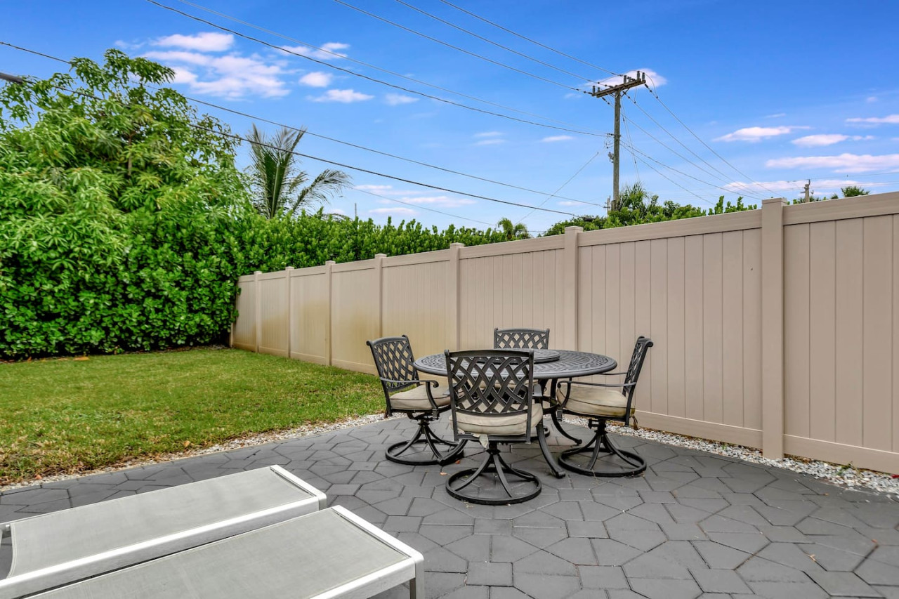 Contemporary 3BR 3 BA Duplex, Amazing Outdoor Area - Fort Lauderdale