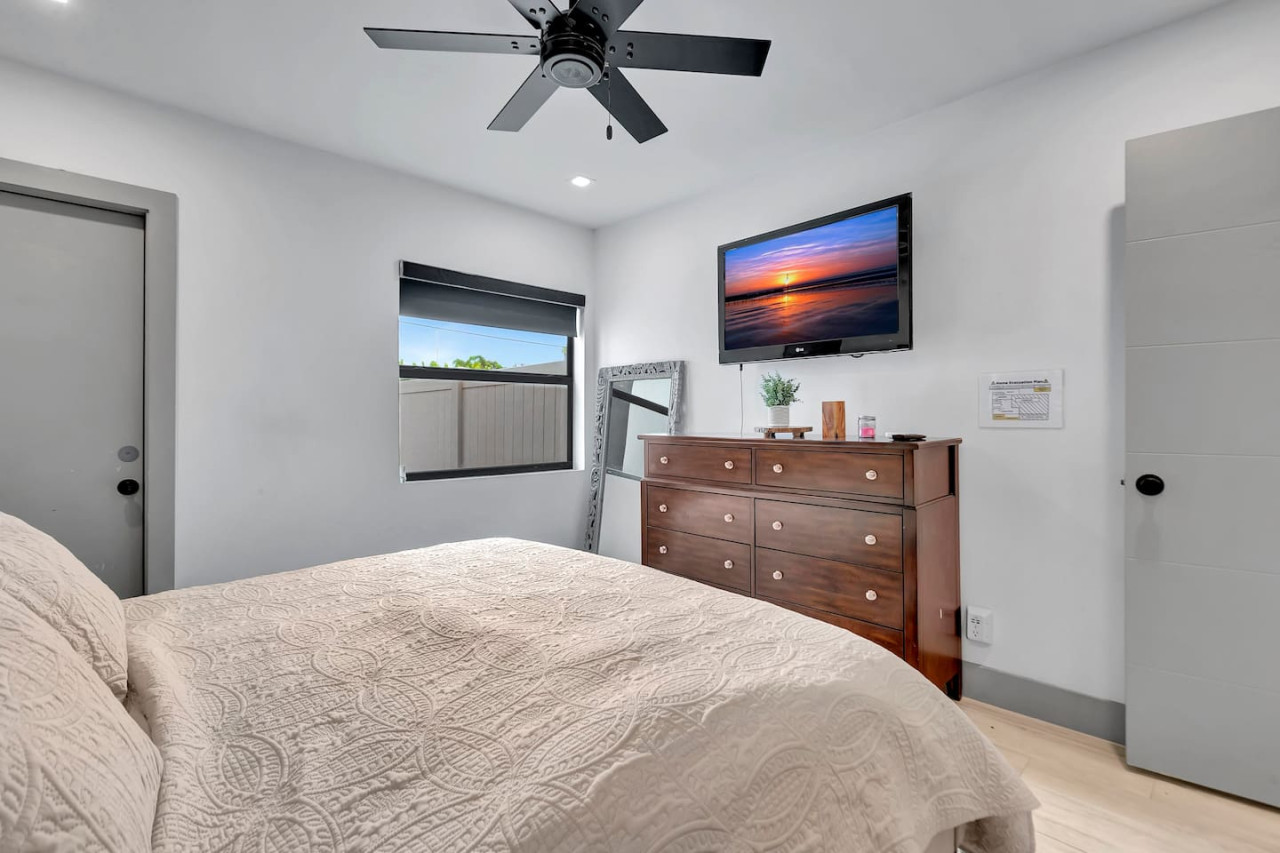 Contemporary 3BR 3 BA Duplex, Amazing Outdoor Area - Fort Lauderdale