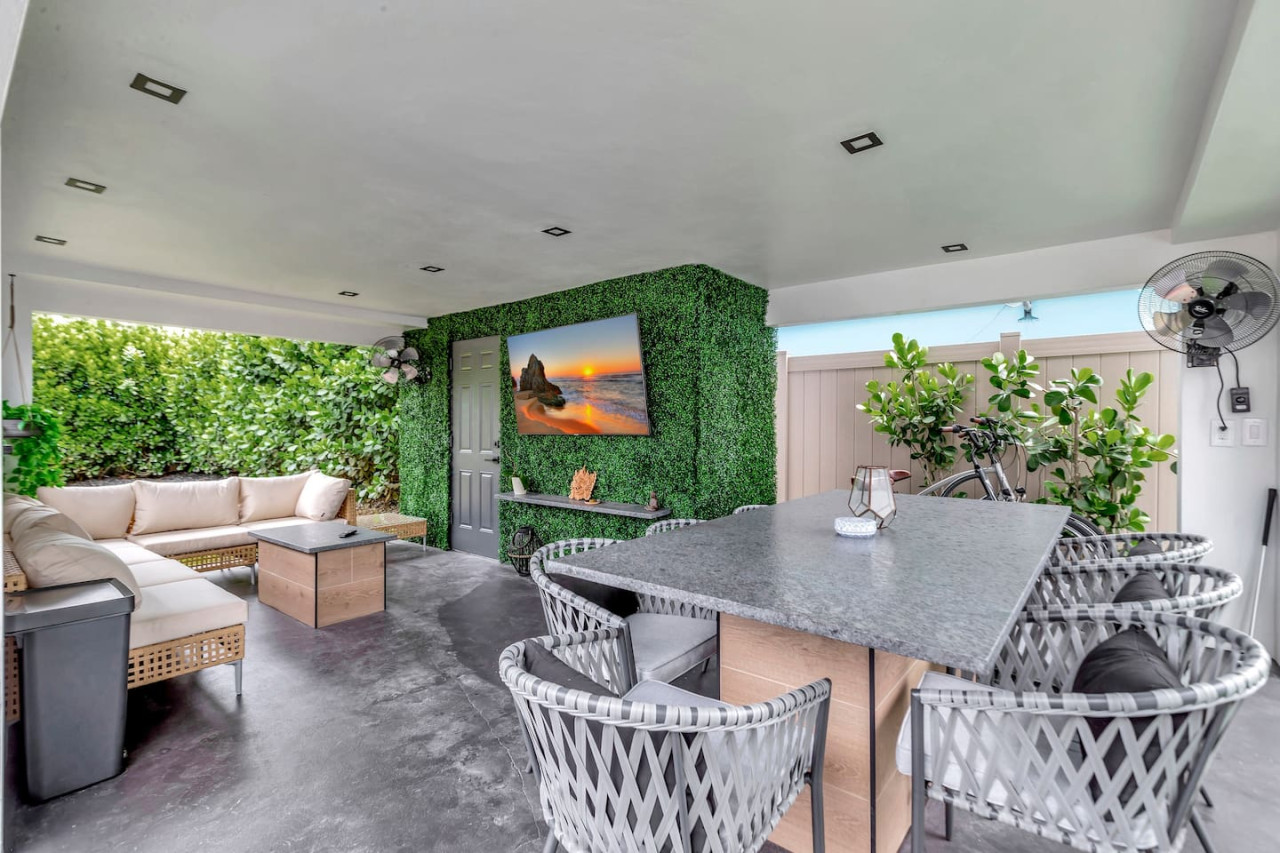 Contemporary 3BR 3 BA Duplex, Amazing Outdoor Area - Fort Lauderdale