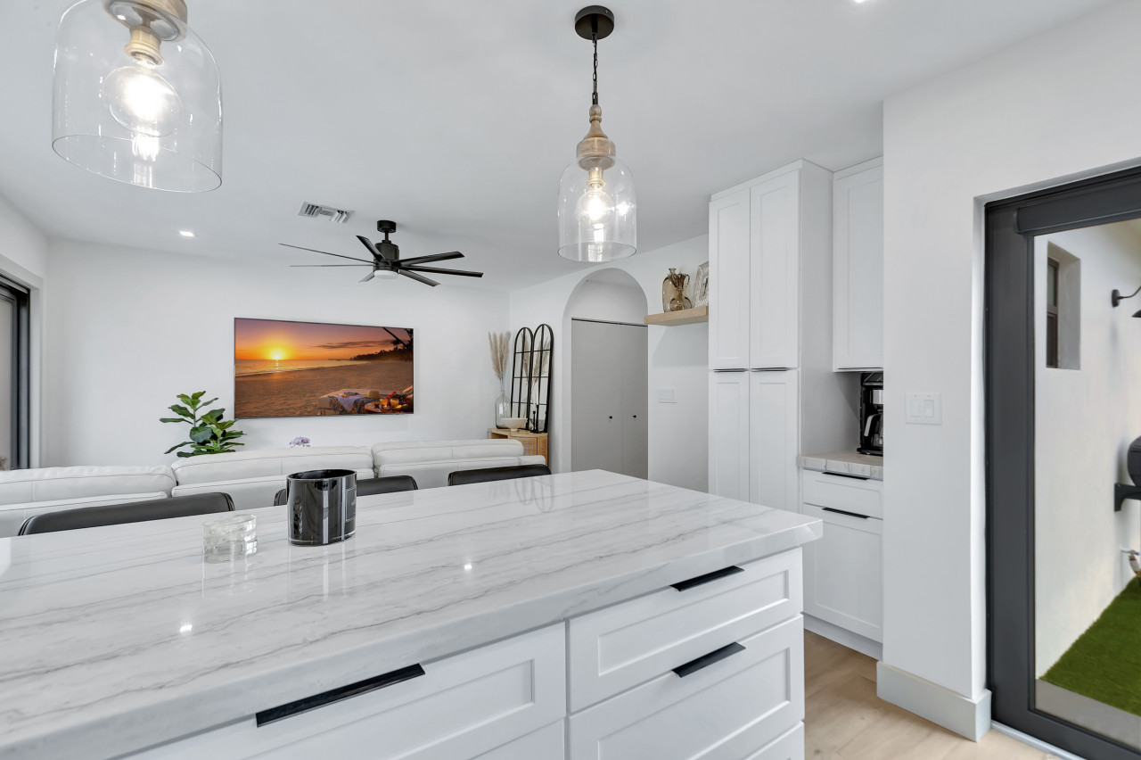 Contemporary 3BR 3 BA Duplex, Amazing Outdoor Area - Fort Lauderdale