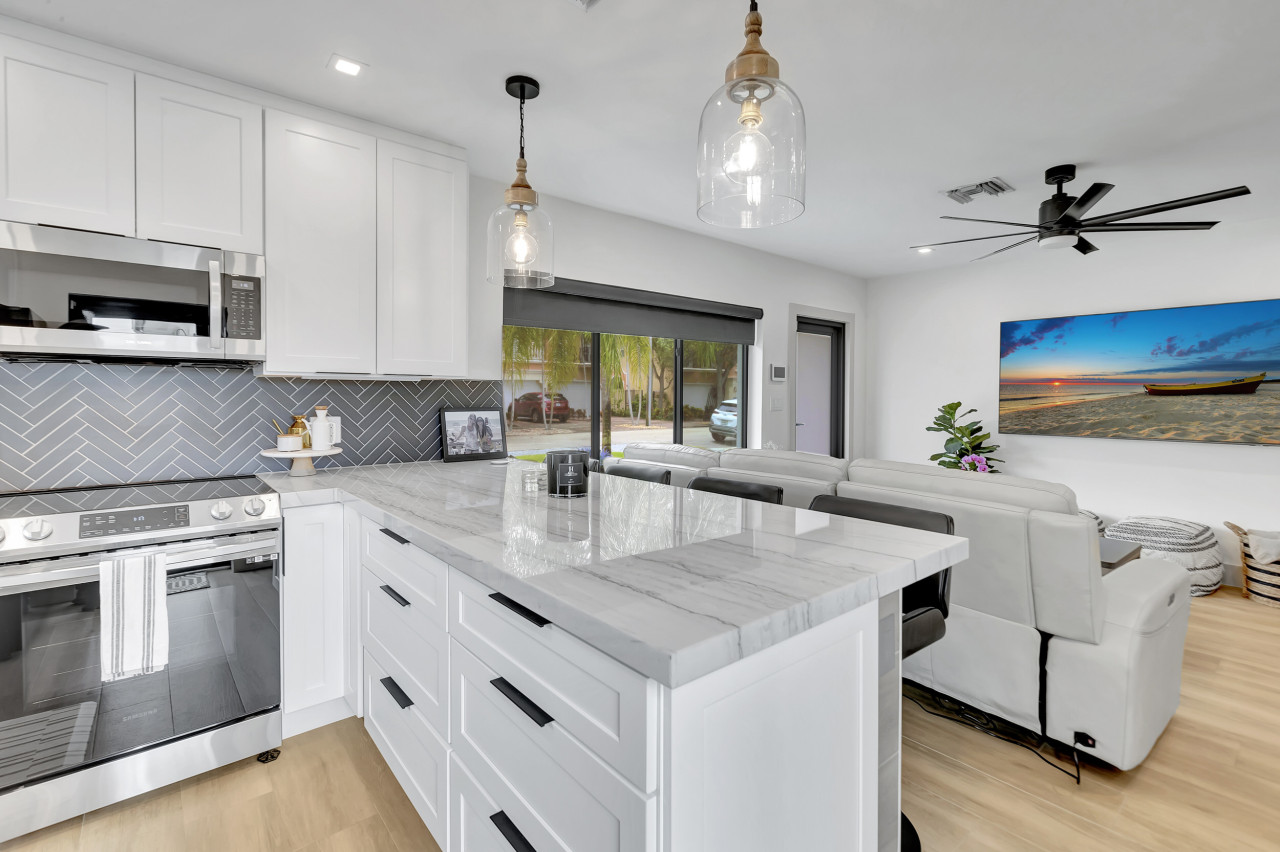 Contemporary 3BR 3 BA Duplex, Amazing Outdoor Area - Fort Lauderdale