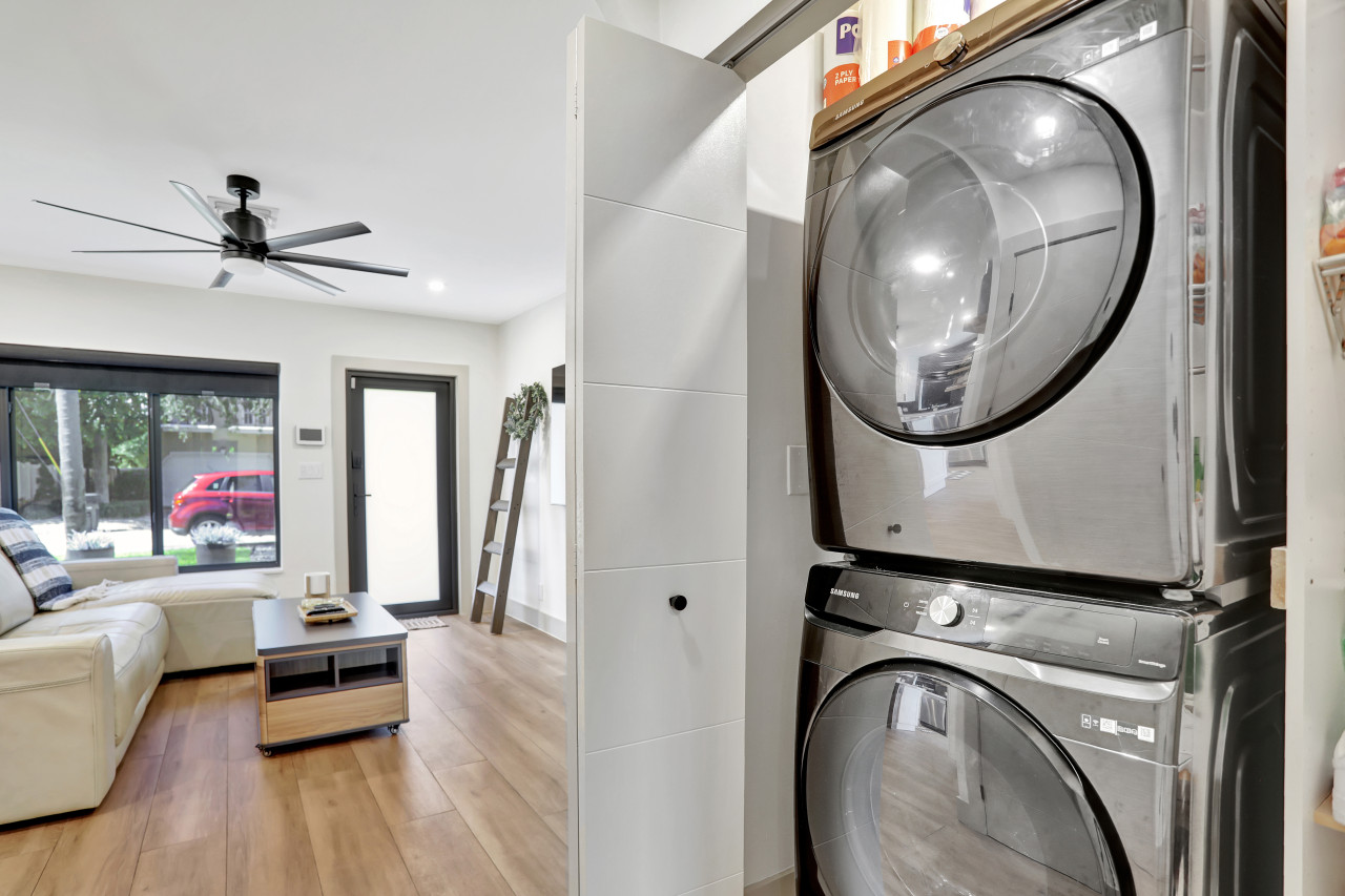 Contemporary 3BR 3 BA Duplex, Amazing Outdoor Area - Fort Lauderdale