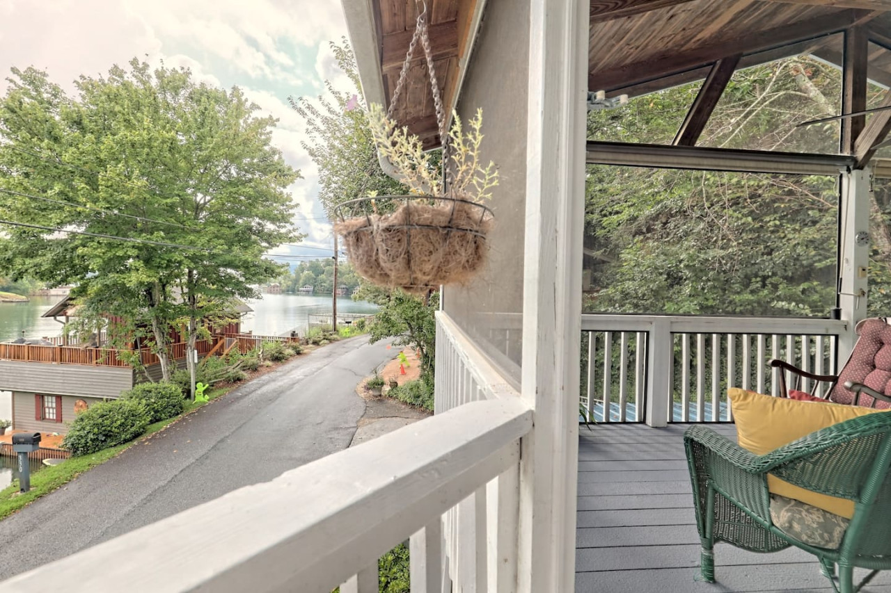 Hannah's Perch on Burton - Top Patio & Bottom Dock - Clayton