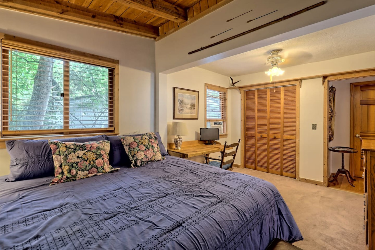 Hannah's Perch on Burton - Top Patio & Bottom Dock - Clayton