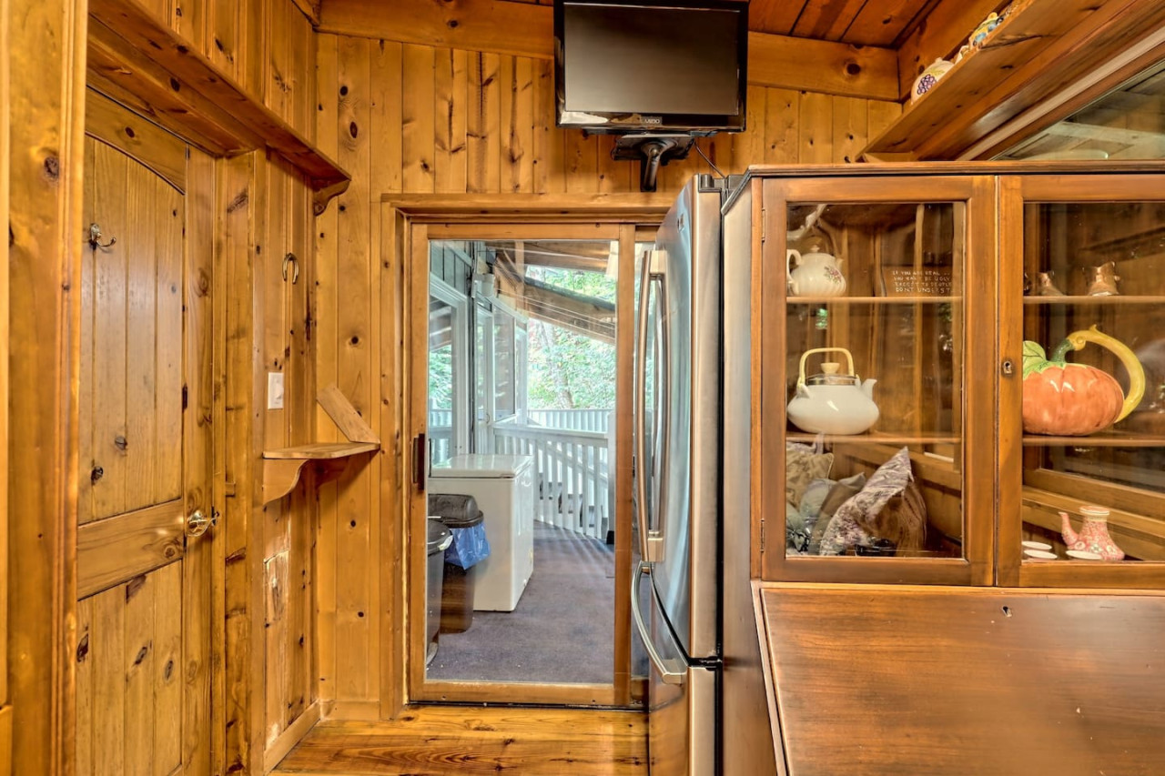 Hannah's Perch on Burton - Top Patio & Bottom Dock - Clayton