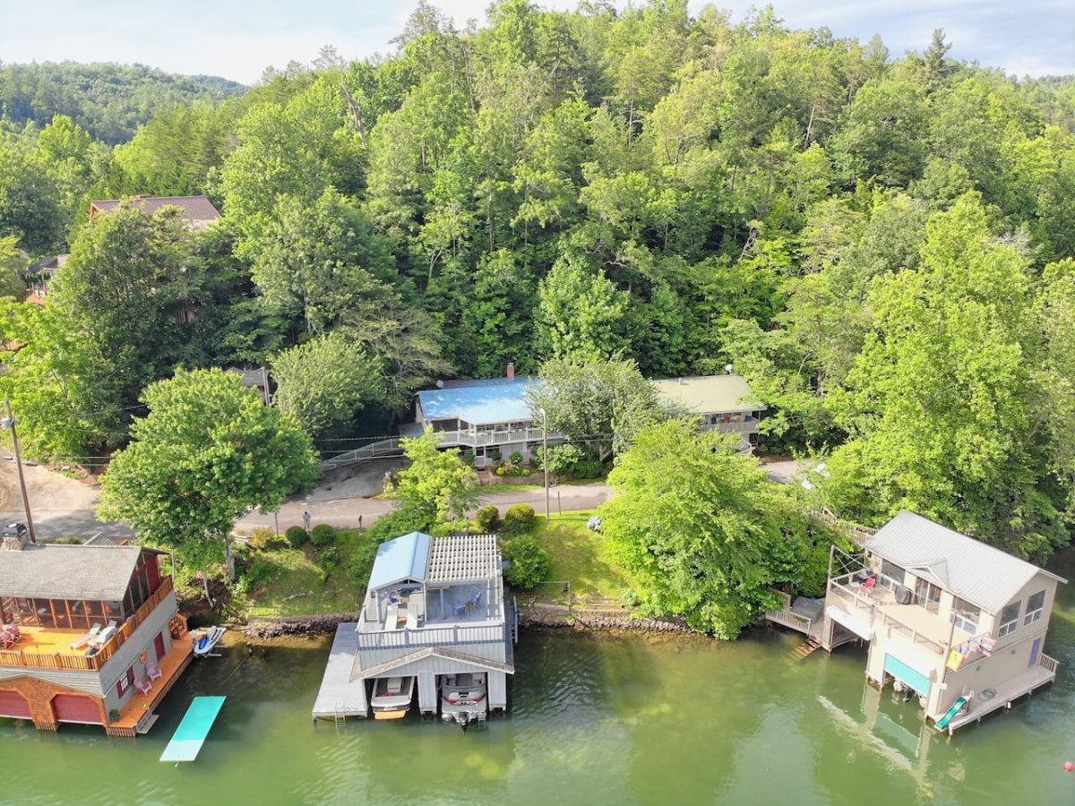 Hannah's Perch on Burton - Top Patio & Bottom Dock - Clayton
