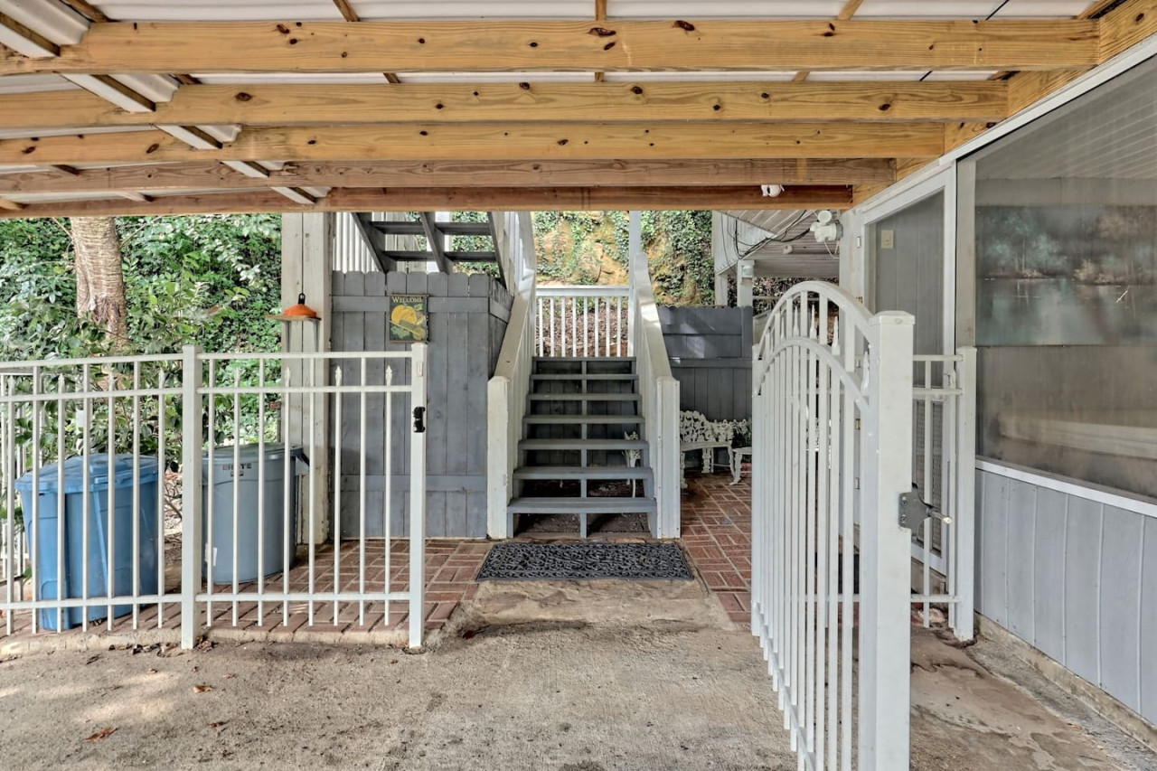 Hannah's Perch on Burton - Top Patio & Bottom Dock - Clayton