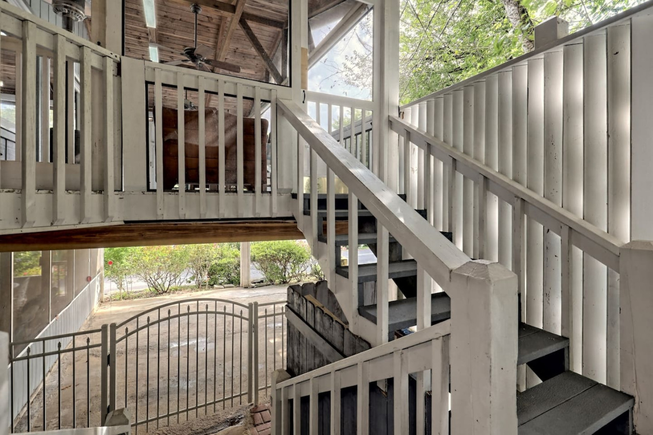 Hannah's Perch on Burton - Top Patio & Bottom Dock - Clayton