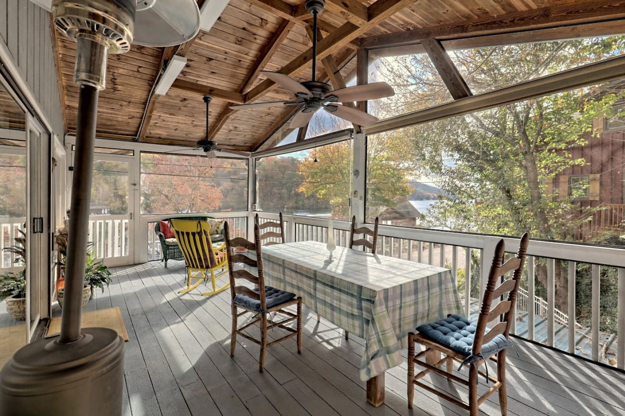 Hannah's Perch on Burton - Top Patio & Bottom Dock - Clayton