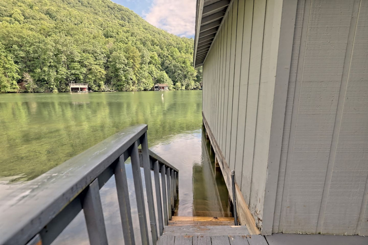 Hannah's Perch on Burton - Top Patio & Bottom Dock - Clayton