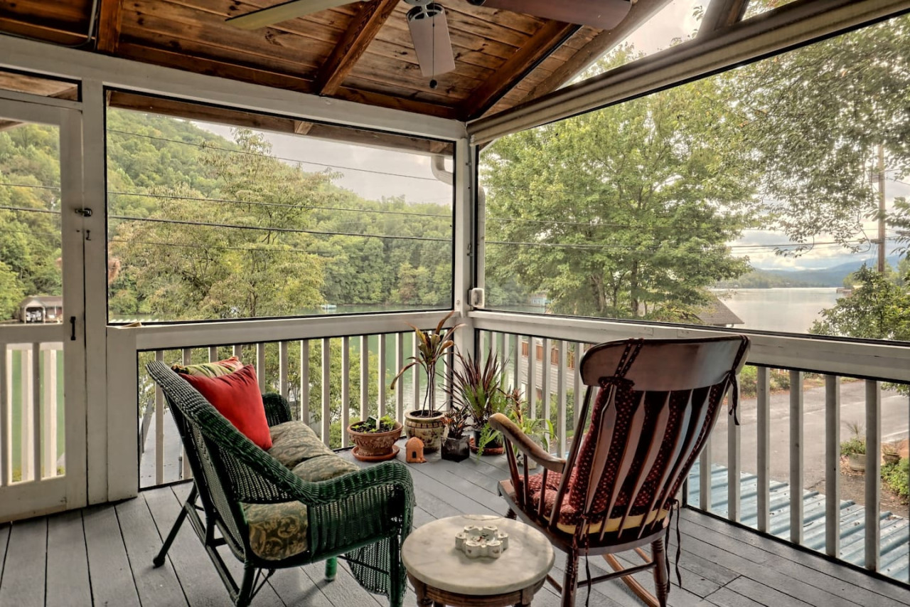Hannah's Perch on Burton - Top Patio & Bottom Dock - Clayton
