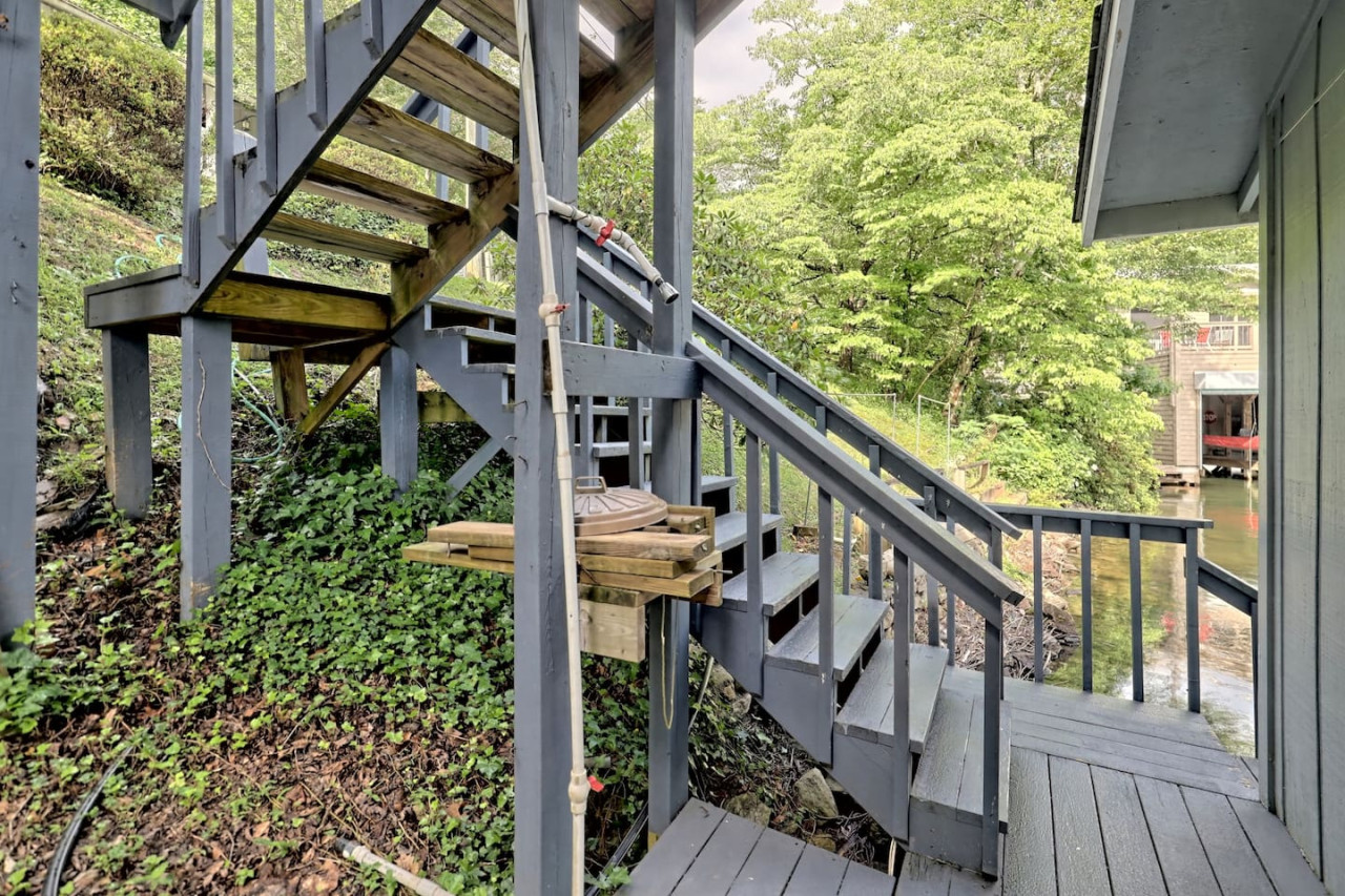 Hannah's Perch on Burton - Top Patio & Bottom Dock - Clayton