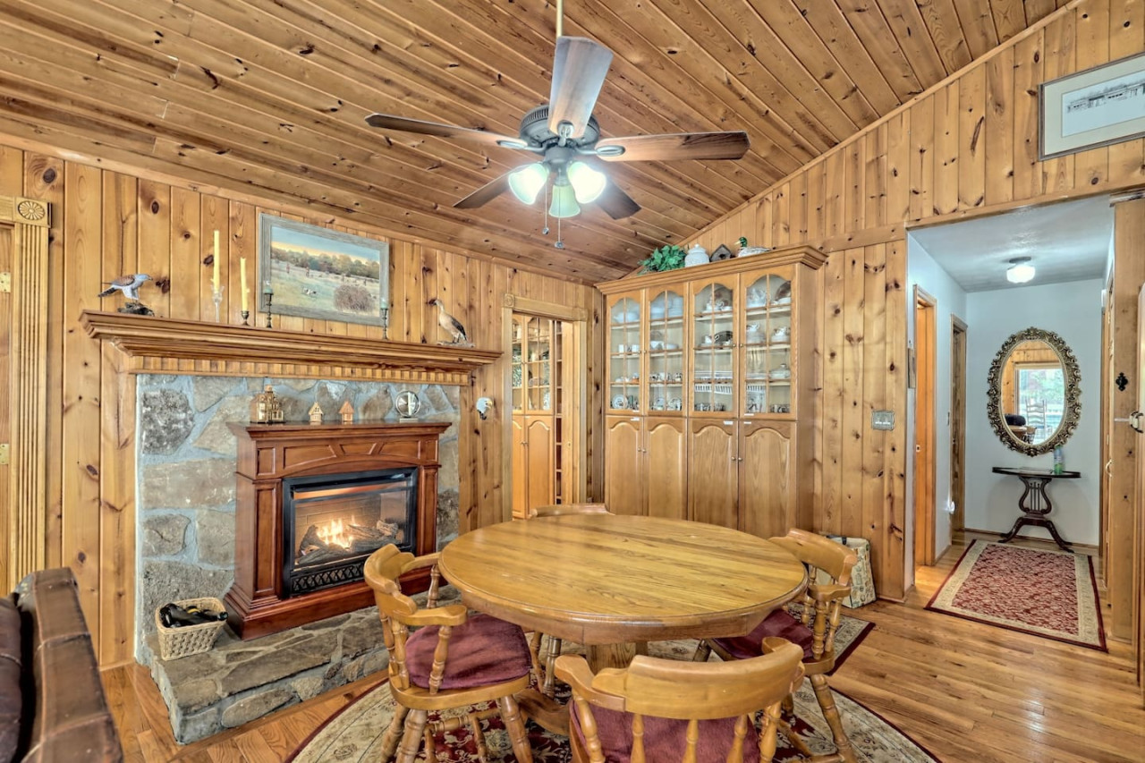 Hannah's Perch on Burton - Top Patio & Bottom Dock - Clayton