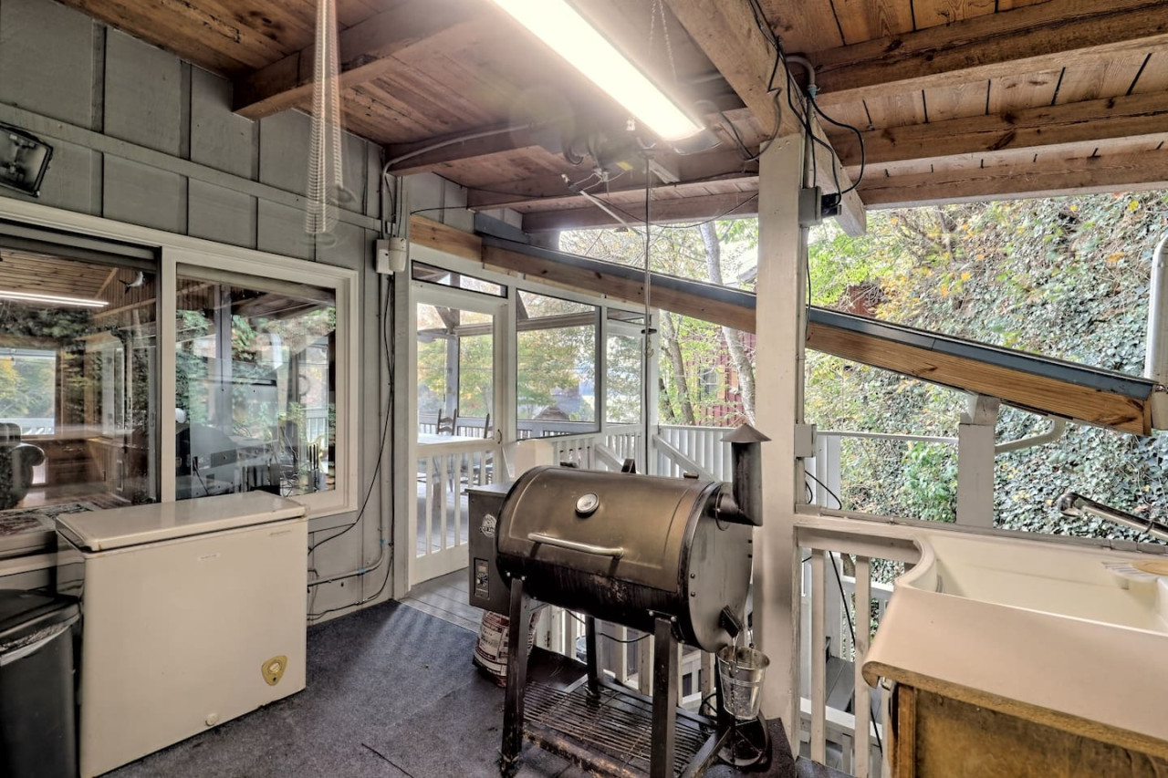Hannah's Perch on Burton - Top Patio & Bottom Dock - Clayton