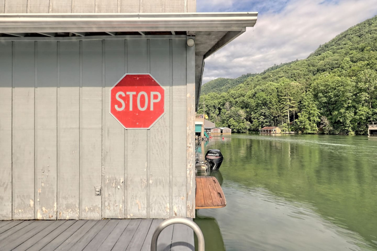 Hannah's Perch on Burton - Top Patio & Bottom Dock - Clayton