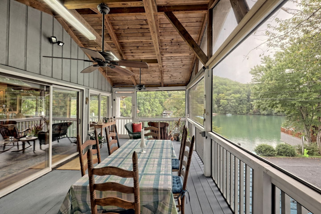Hannah's Perch on Burton - Top Patio & Bottom Dock - Clayton