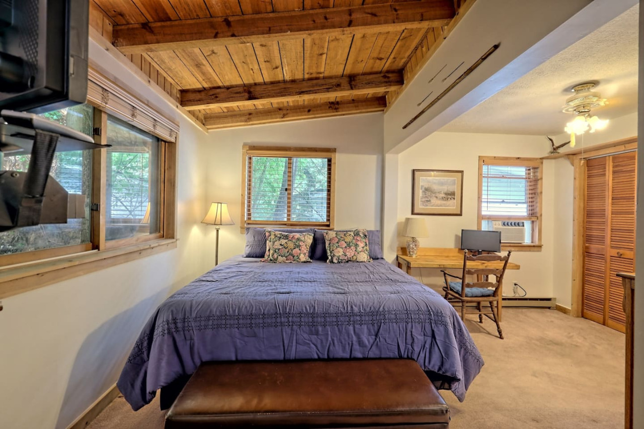 Hannah's Perch on Burton - Top Patio & Bottom Dock - Clayton