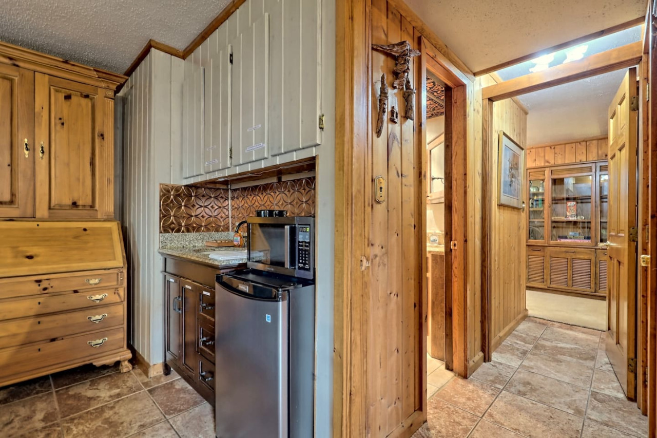 Bill's Bungalow on Lake Burton w/ Top Dock&Hot Tub - Clayton