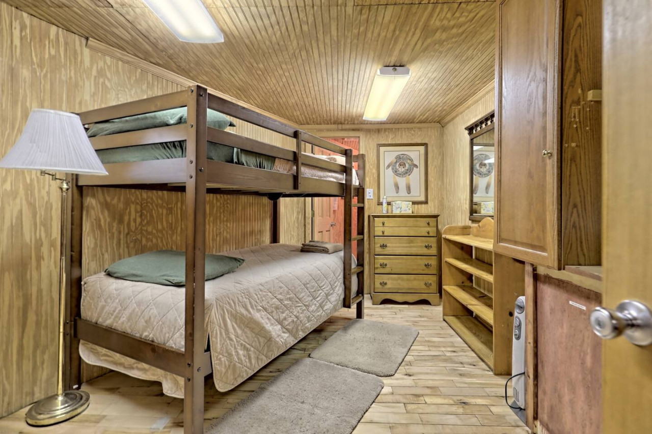 Bill's Bungalow on Lake Burton w/ Top Dock&Hot Tub - Clayton