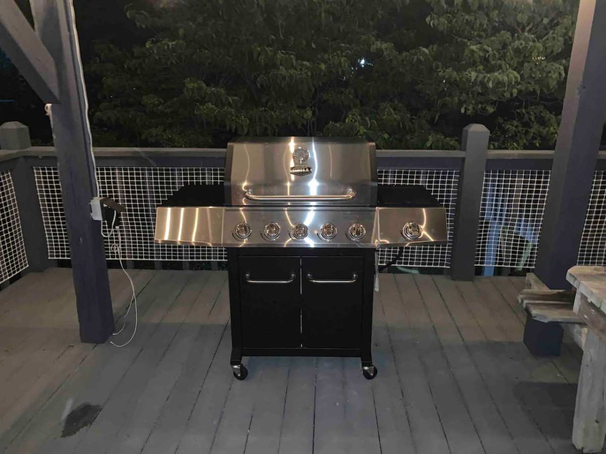 Bill's Bungalow on Lake Burton w/ Top Dock&Hot Tub - Clayton