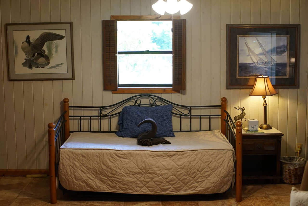 Bill's Bungalow on Lake Burton w/ Top Dock&Hot Tub - Clayton