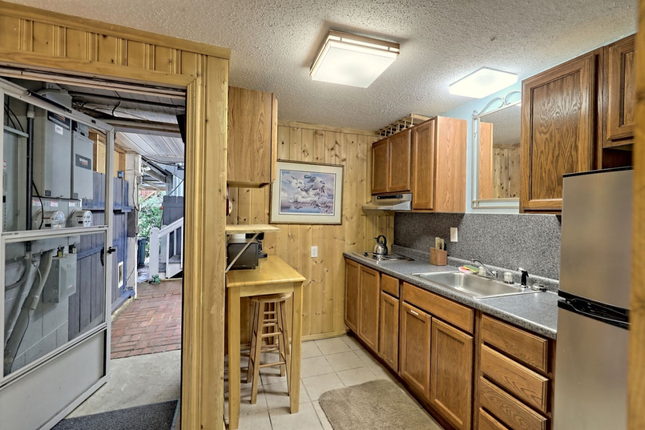 Bill's Bungalow on Lake Burton w/ Top Dock&Hot Tub - Clayton