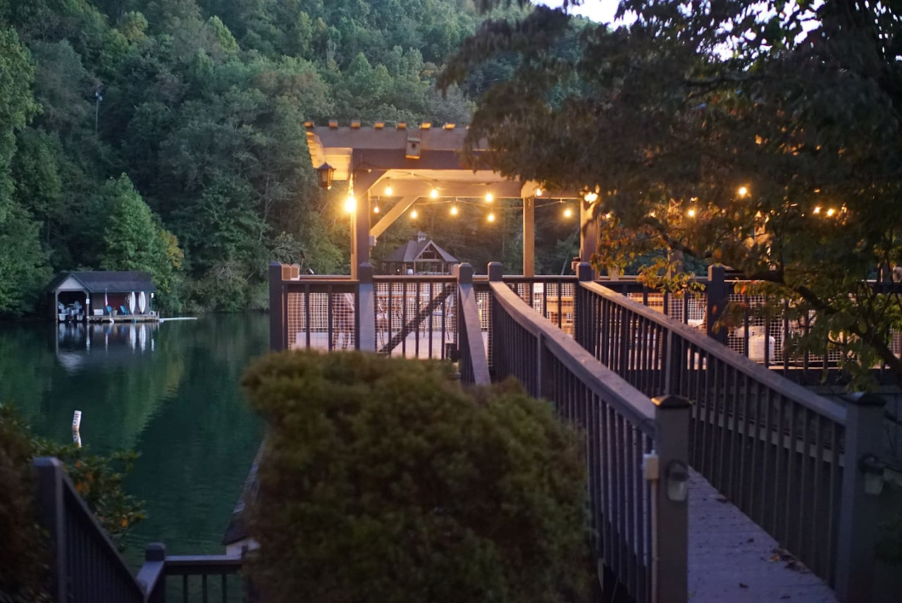 Bill's Bungalow on Lake Burton w/ Top Dock&Hot Tub - Clayton