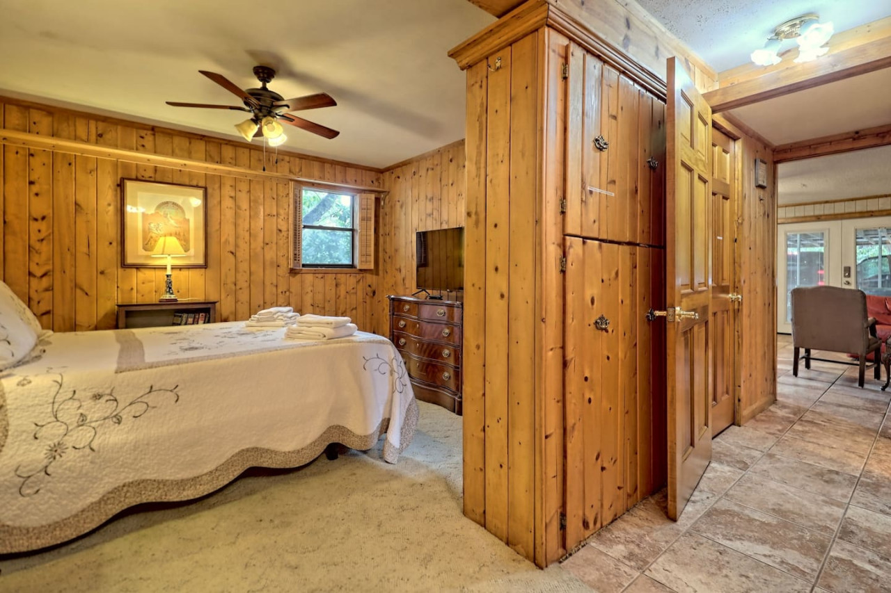 bill's-bungalow-on-lake-burton-w-top-dockandhot-tub/