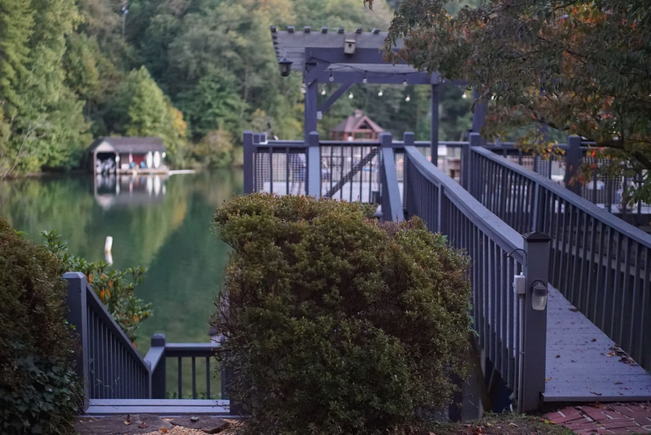 Bill's Bungalow on Lake Burton w/ Top Dock&Hot Tub - Clayton